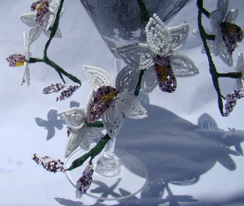 BEADED PURPLE & WHITE SINGAPORE ORCHIDS CANDLE HOLDER SET IN MIKASA GLASS AUS MA - Picture 9 of 12