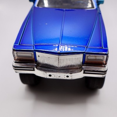 JADA DONK BOB & BUBBLE 1985 CADILLAC BROUGHAM 1:24SCALE BLUE