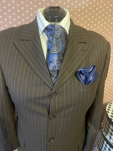 Classic 2pc Steve Harvey Brown ,double pleated Pants Peak Lapel 46R ,40W