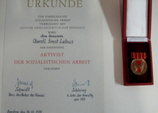 Aktivist Orden  Urkunde   Abzeichen Militaria Ostalgie DDR FDJ SED Volkspolizei