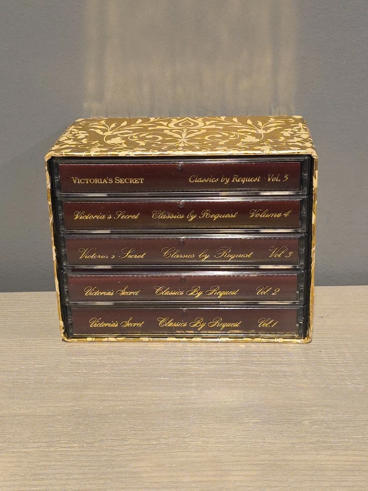 Victoria's Secret - Classics By Request - Collector's Edition Cassette Set Foto 2 de 2