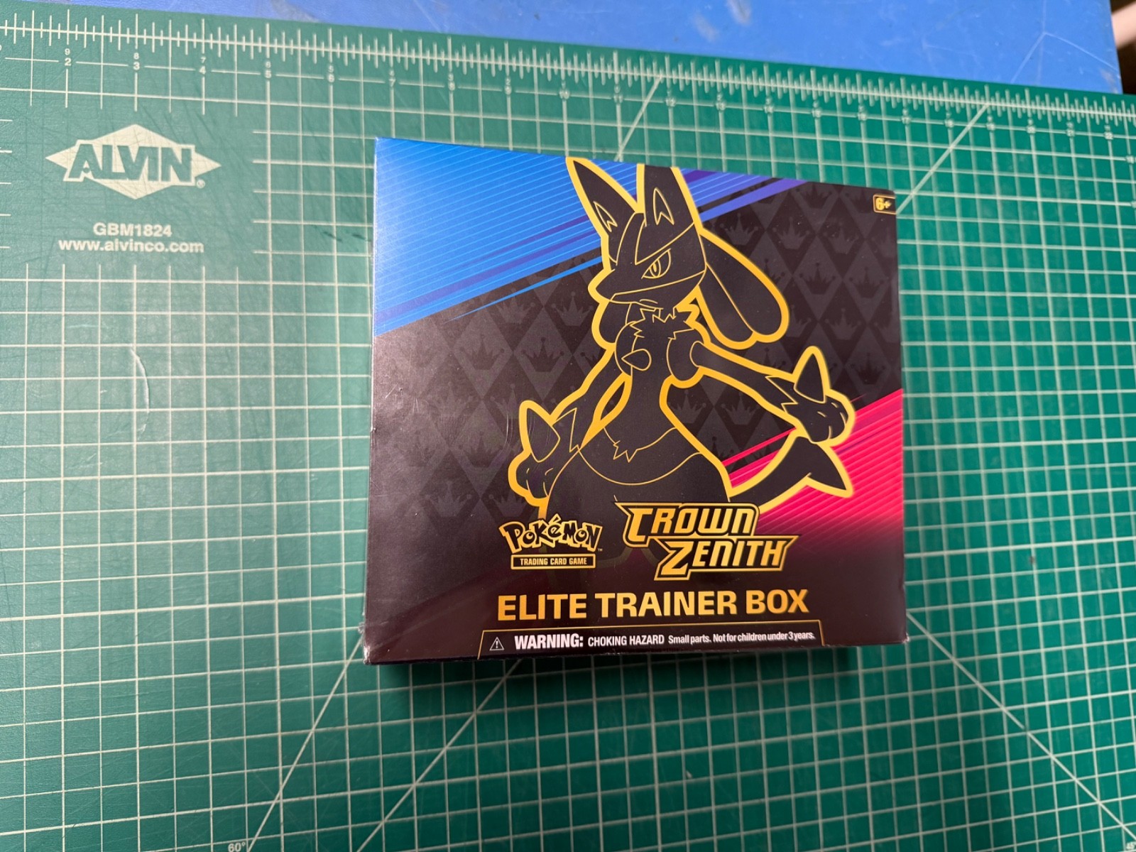 Pokémon Crown Zenith Elite Trainer Box ETB Lucario - Sealed
