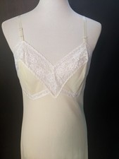 Vtg Vassarette NIGHTGOWN Slip Size S 34 Sheer Pale Yellow Nylon White Lace