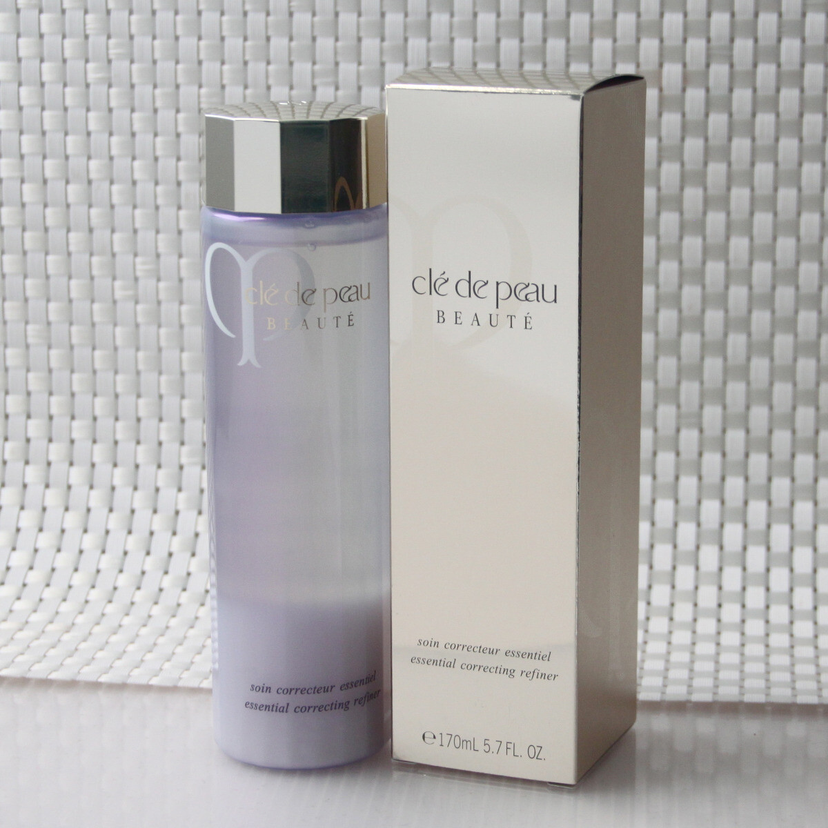 CLE DE PEAU Essential Correcting Refiner Full Size 5.7 FL. O
