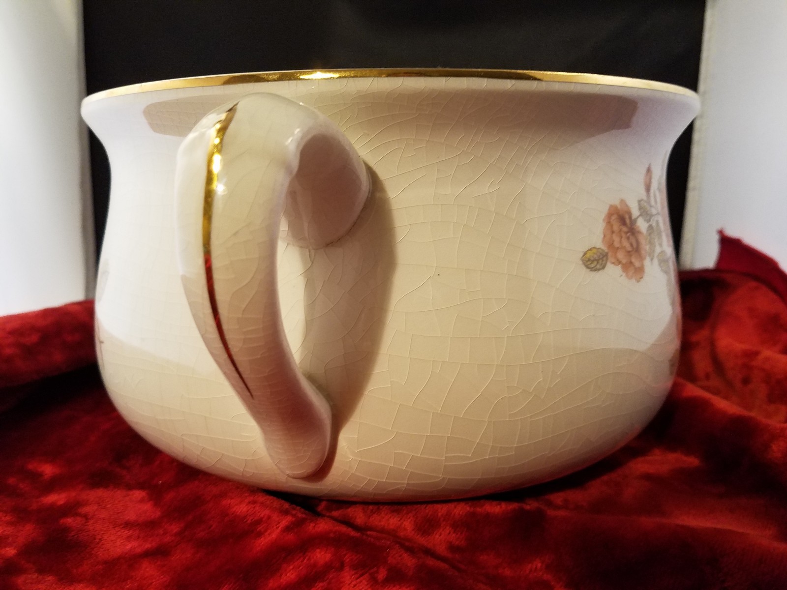 Crown Devon S.Fielding English Chamber Pot Flowers & Gold Trim 9" d 5