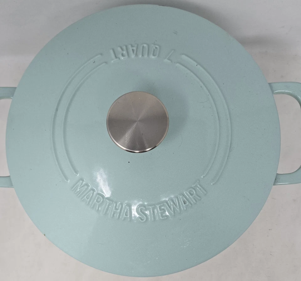 Forno holandês Martha Stewart Gatwick 7 qt esmalte ferro fundido quarto azul com tampa - Imagem 2 de 4