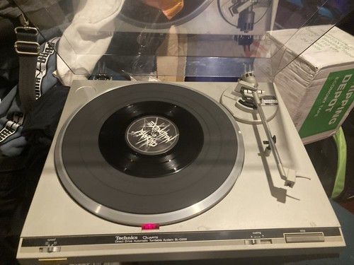 Technics SL-Q200 Quartz Direct Drive Automatic Turntable -No Stylus