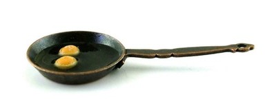 Puppenstube Eier in Kupfer Bratpfanne Miniatur Maßstab 1:12 Küchenzubehör
