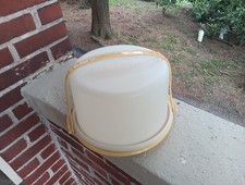 VINTAGE TUPPERWARE TALL ROUND CAKE PIE TAKER CARRIER HARVEST GOLD WITH HANDLE