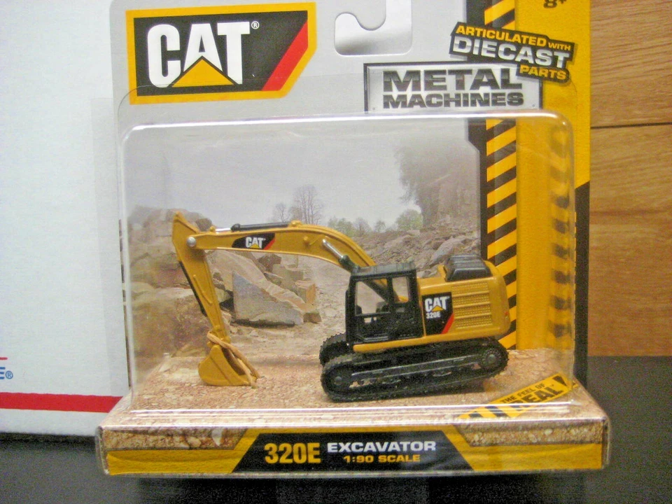 DARON CAT MINI EXCAVATOR 320E  RUBBER TRACK  EXCAVATOR #39511 NIB CATAPILLAR - Image 2 of 3
