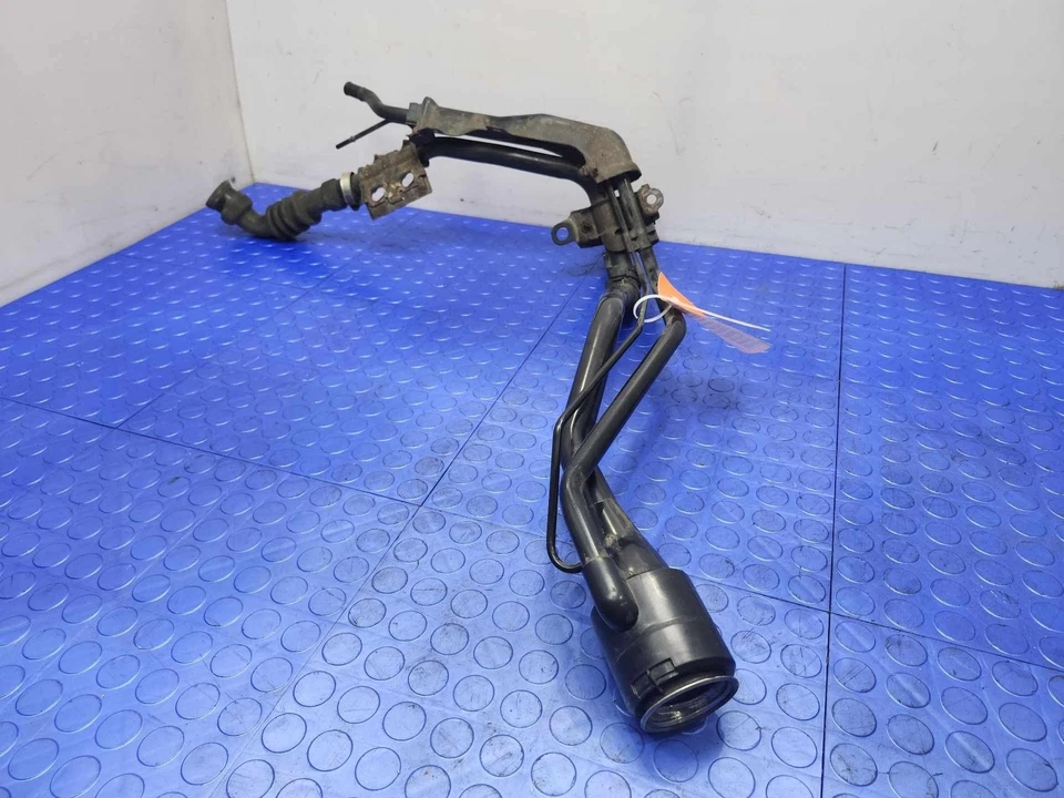 Toyota Highlander 2008-2013 conjunto de cuello de llenado de combustible genuino OEM 772010E050 Foto 2 de 4