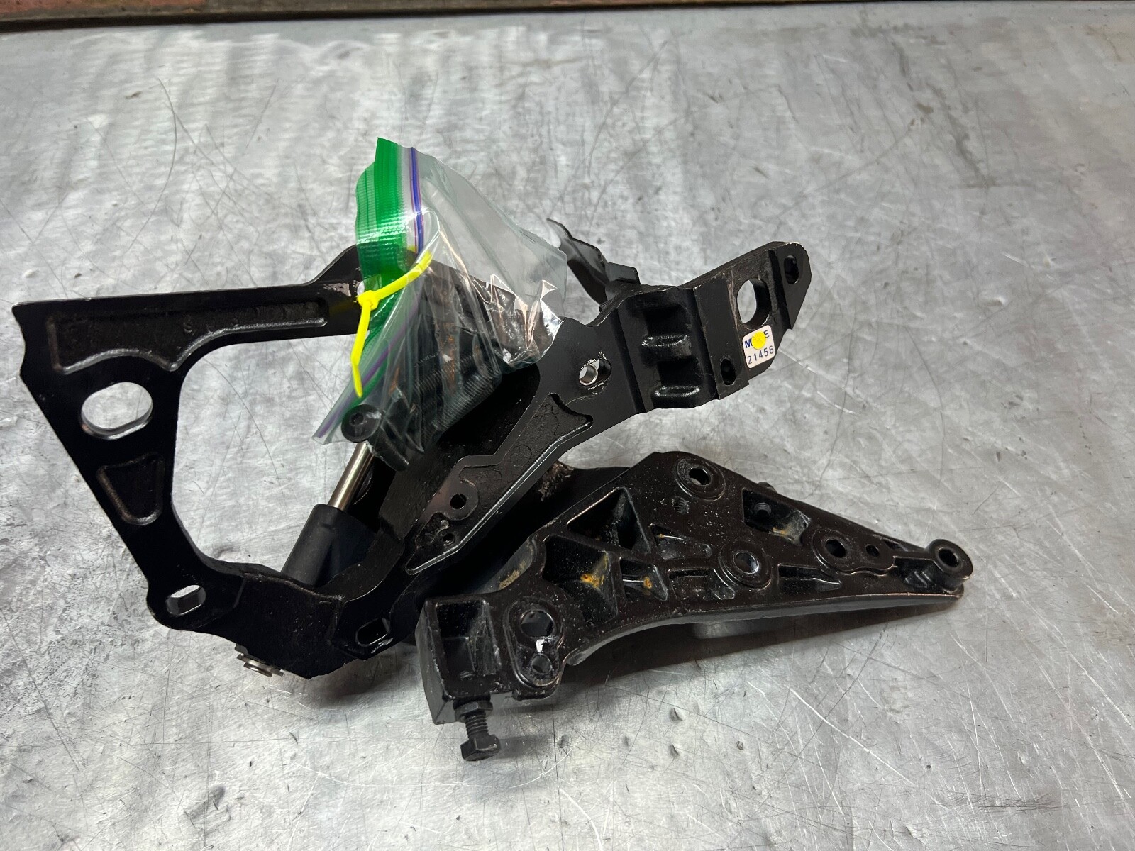 McLaren 650S 2016 Front Right Passenger Door Hinge  15 - 17