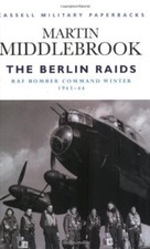 Berlin Raids (Cassell Military Paperbacks)-Martin Middlebrook