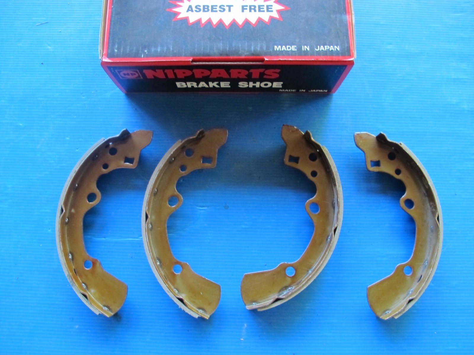 Mâchoires de frein Nipparts avec garniture anti-bruit pour Mazda 626