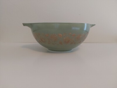 Pyrex Gold Medallion Sage Green Leaf Vines 443 with no visible ...