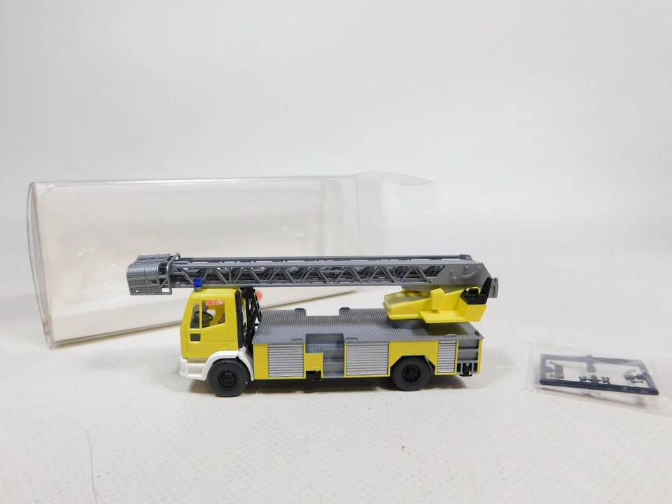 Wiking H0 1:87 619 02 Pompiere Iveco DLK 23-12 Interschutz Mint Box #CZ368-0,5 - Immagine 2 di 4