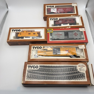 #ad #ad Vintage TYCO HO Train Lot Starter Set Caboose Boxcars Track Union Pacific Erie $44.99