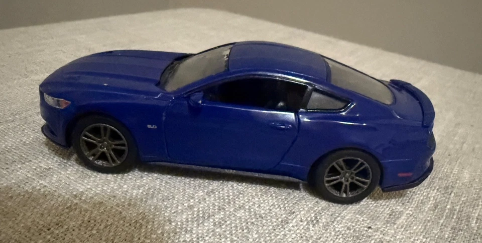 Kinsmart 2015 Ford Mustang Gt Deep Blue 1:38 Scale Car Pull Toy - Image 4 of 4
