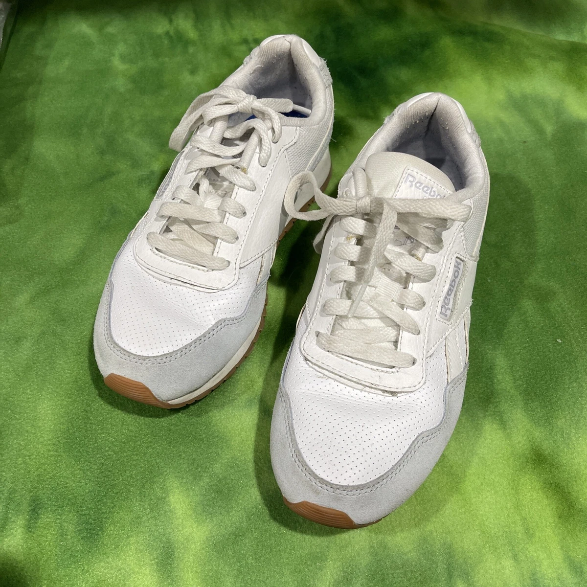 Reebok Classic Leather Women s Size 7. White Grey Gum Sole Preowned Nice