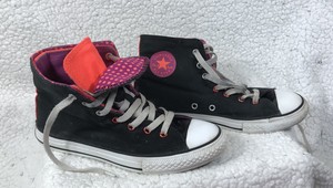 black pink converse