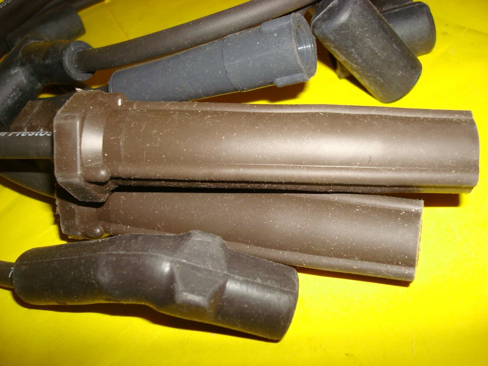 JUEGO DE CABLES DE BUJÍA 7 MM 87-88 CHEVY SPECTRUM 1.5 1.6 88-93 PONTIAC LEMANS 1.6 Foto 2 de 4