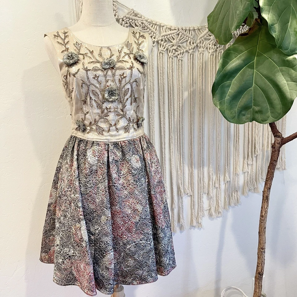 Mini Vestido Marchesa Notte $1095 Metálico Floral Jacquard Audaz Barroco Mediano/8 Foto 4 de 4