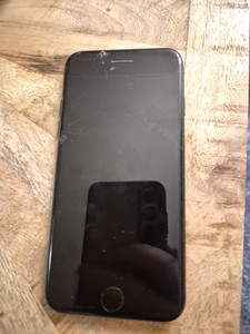 Apple iPhone 7 32GB Schwarz | Defekt - Display gerissen | für Ersatzteile