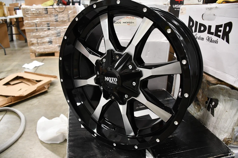 Комплект из 4 металлических глянцевых черных обработанных лицевых колес Moto MO970 17x9 5x5,5 17 дюймов -12 мм - Изображение 3 из 4