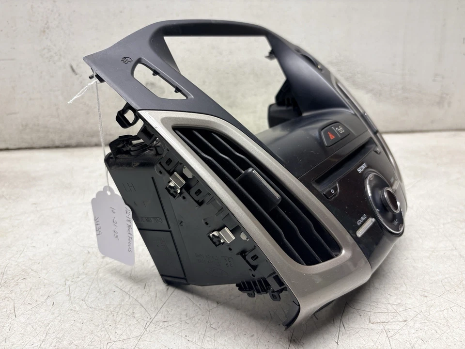 Bisel de embellecedor de tablero de pantalla de radio Ford Focus 12-18 con rejillas de ventilación BM51-18835-DAW OEM J439 Foto 3 de 4