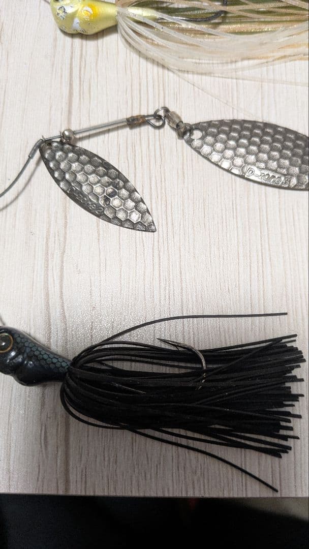 Evergreen D-Zone Spinnerbait 2pcs Hard Lure Fishing Equipment Good Condition - Image 3