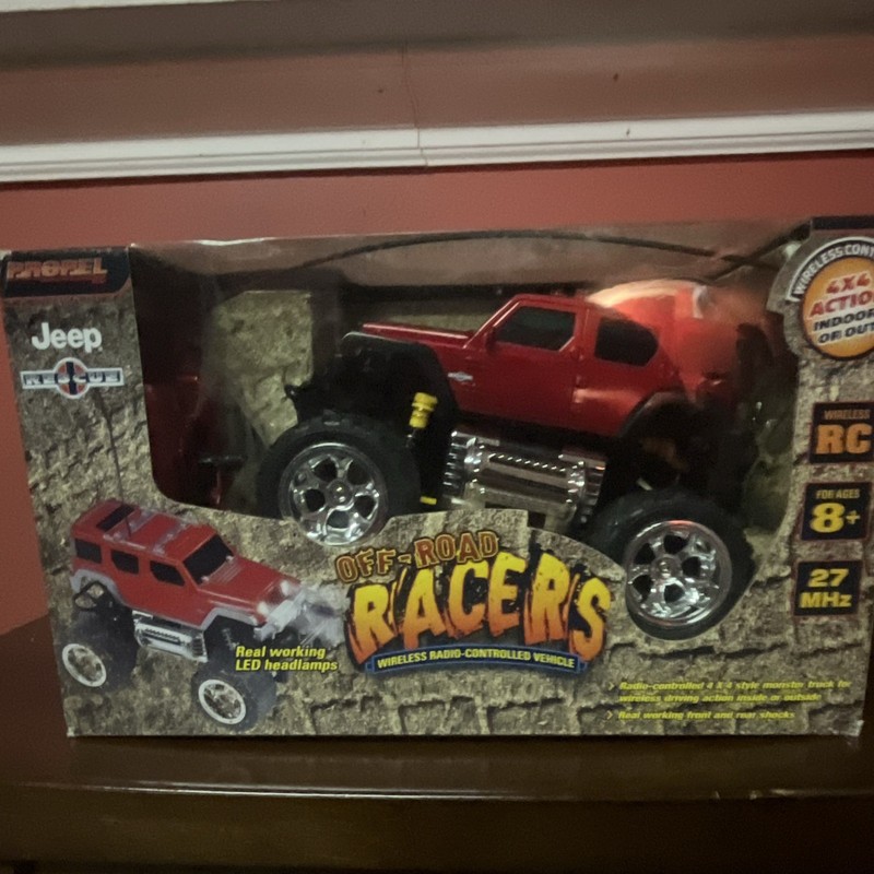 Propel Jeep Off-Road Racers Wireless RC Truck 27 MHz Red/Black Ages 8-11