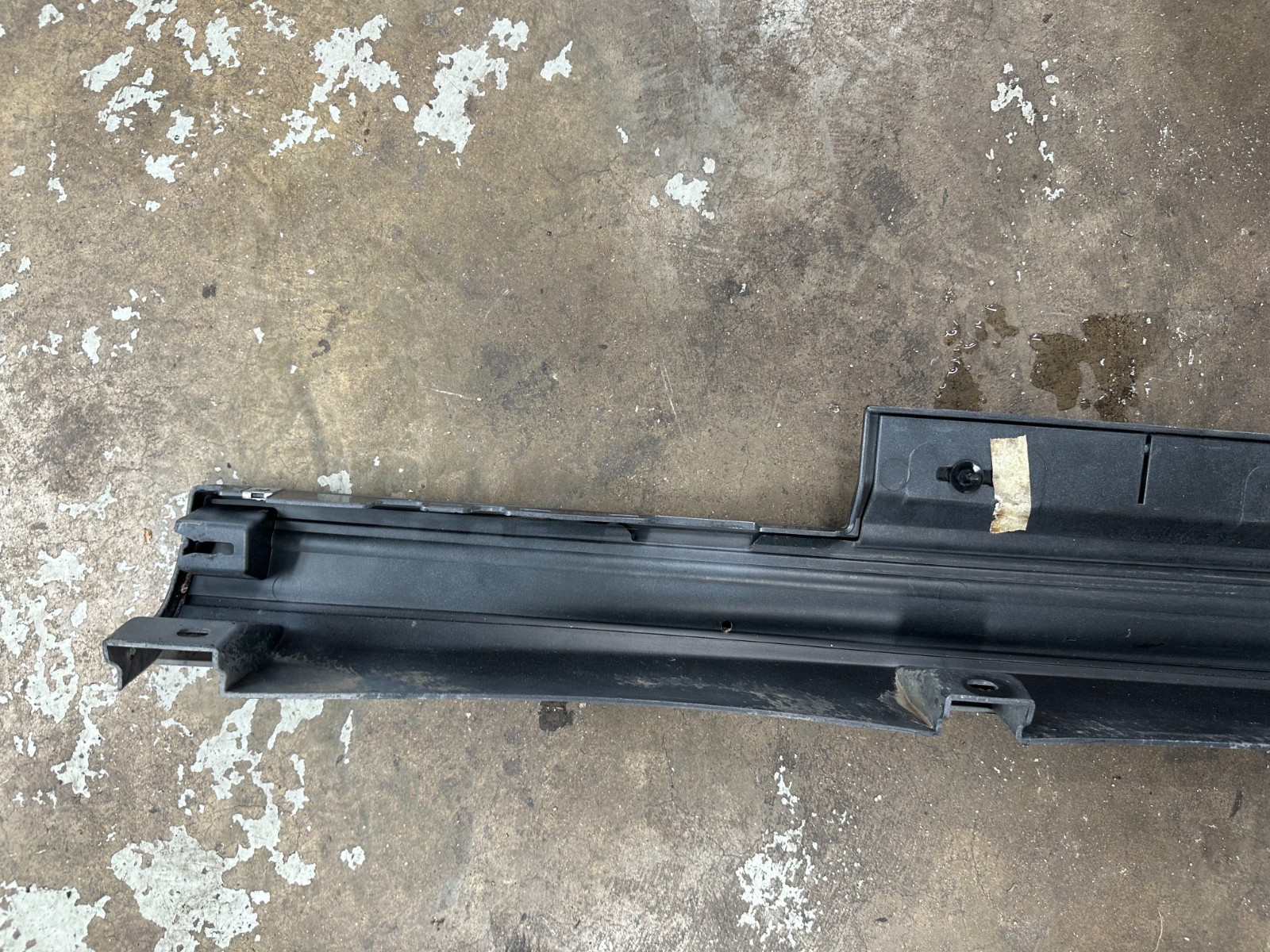 14-24 MASERATI GHIBLI - RIGHT PASSENGER SKIRT ROCKER PANEL COVER MOLDING OEM