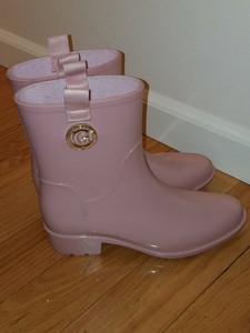 pink guess boots
