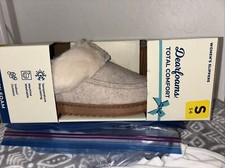 Dearfoams Total Comfort Memory Foam Slippers, Women's Size S 5-6 , Oatmeal NEW