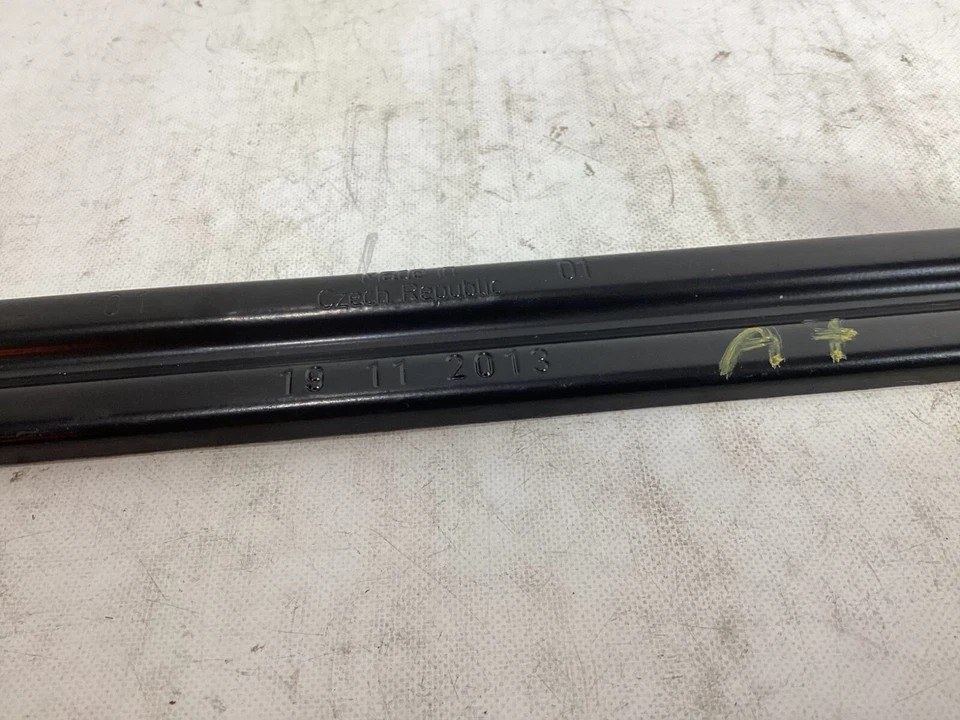 BMW 328i F30 2012-2016 bandeja de batería barra enrollable soporte de correa OEM. Foto 4 de 4