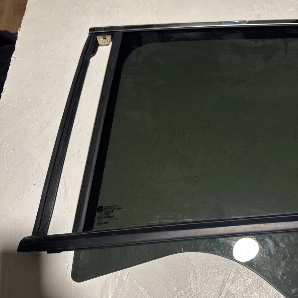 GMC TERRAIN SLT 2020 puerta trasera ventana vidrio lado izquierdo - tintado privacidad OEM Foto 4 de 4