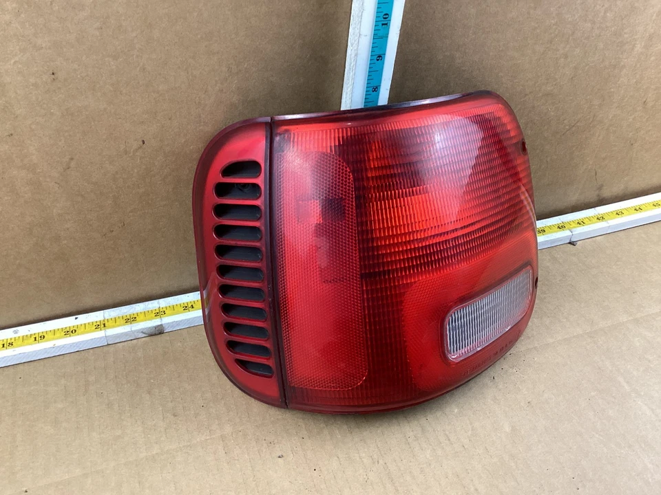 1995-2003 Dodge B1500 B3500 1500 Van Left Driver Side Tail Light 55076732 OEM - Image 2 of 4