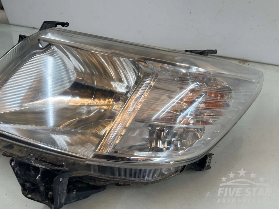 Faro delantero izquierdo Toyota Hilux Vigo 2012 pickup 4/5 puertas 81150-0K420 Foto 2 de 4