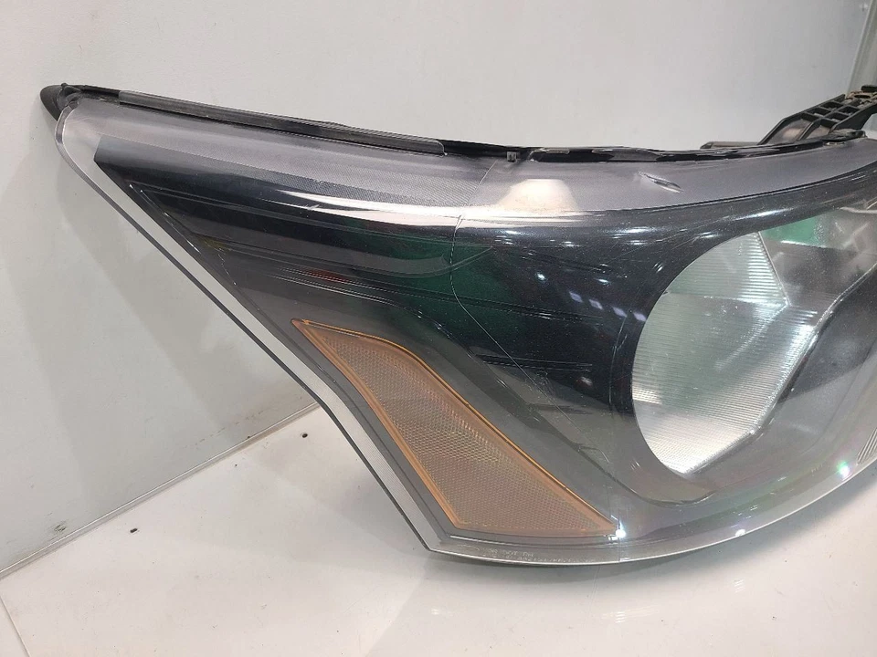 Faro derecho Ford Transit 350 2015-24 pasajero - halógeno con moldura negra Foto 2 de 4