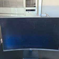 LG UltraGear 32in Curved LCD Gaming Monitor 144Hz 2560x1440 HDMI DP Black