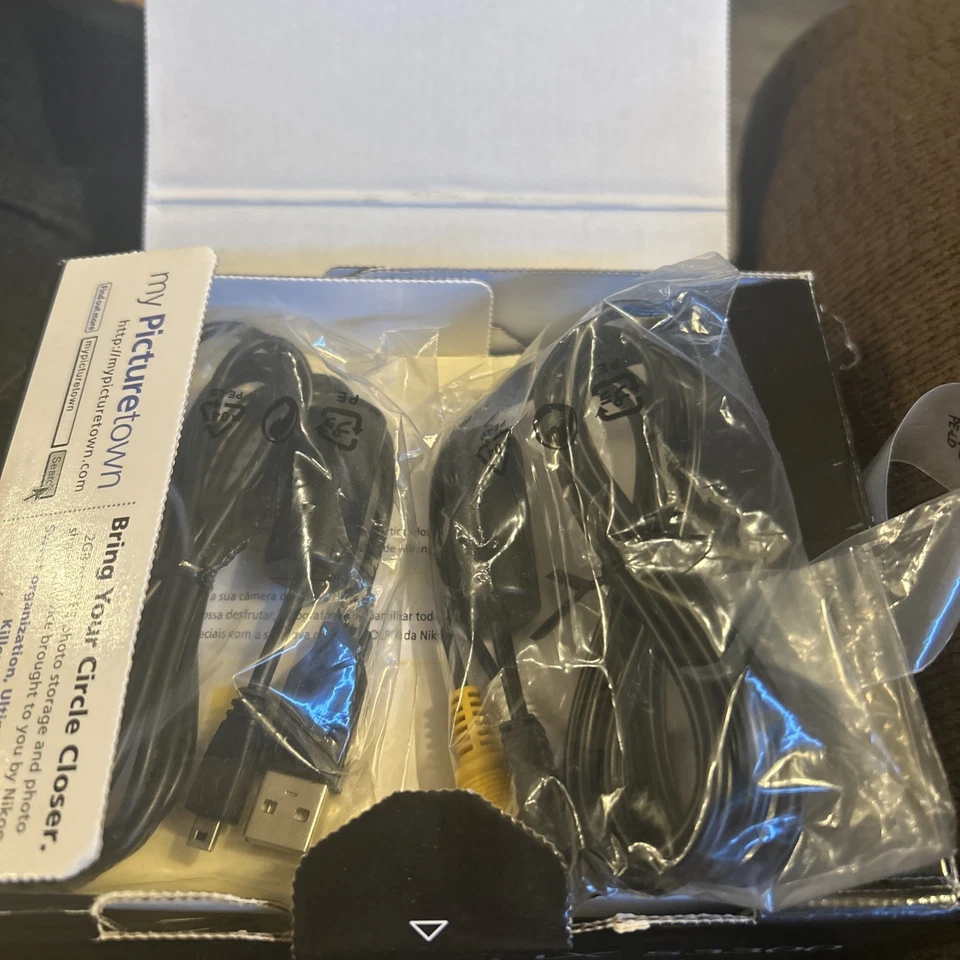 Nikon COOLPIX S3000 Original Box , And manual ￼Original  Cords  & CD’s NO CAMERA - Image 2 of 4