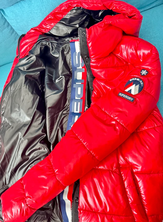 Superdry Mujer Chaqueta Puffer Rojo Brillo Talla M - Abrigo de Invierno Brillante, Con Capucha Foto 3 de 4