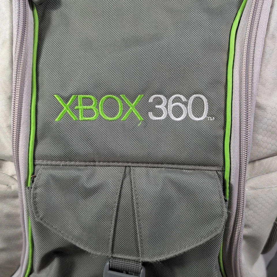Mochila Consola Oficial Xbox 360 Gris/Plateado Completa con Bolsas de Accesorios Foto 2 de 4