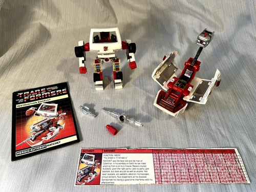 Transformers G1 RATCHET Hasbro Autobot with Accessories and Booklet