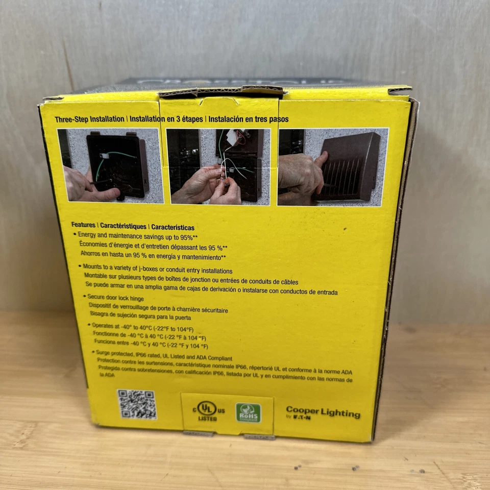 Cooper Lighting Crosstour MAXX 81W LED Paquete de Pared Exterior, Bronce Carbono 5000k Foto 2 de 3