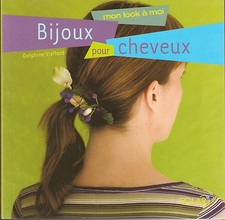 LIVRE LOISIRS CREATIFS BIJOUX TISSU COUTURE CHAPEAUX BERETS  NEUF 