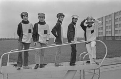 English Rock Band The Small Faces Modelling Sweaters 1966 OLD PHOTO