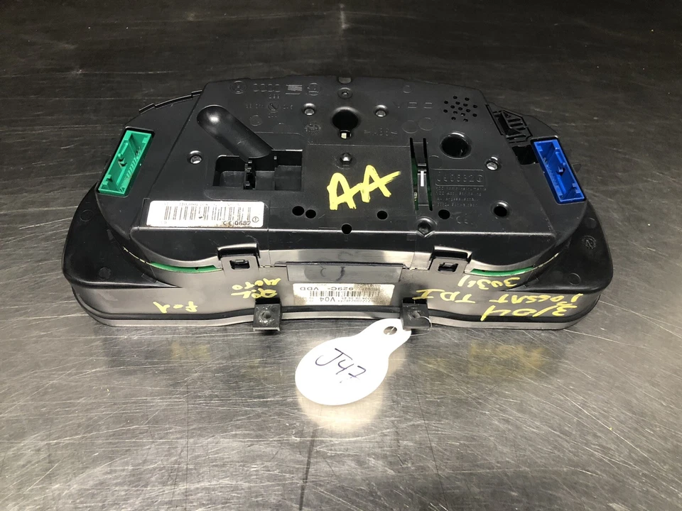 2004 2005 Volkswagen Passat TDI Diesel Instrument Speedometer Gauge Cluster - Image 2 of 4