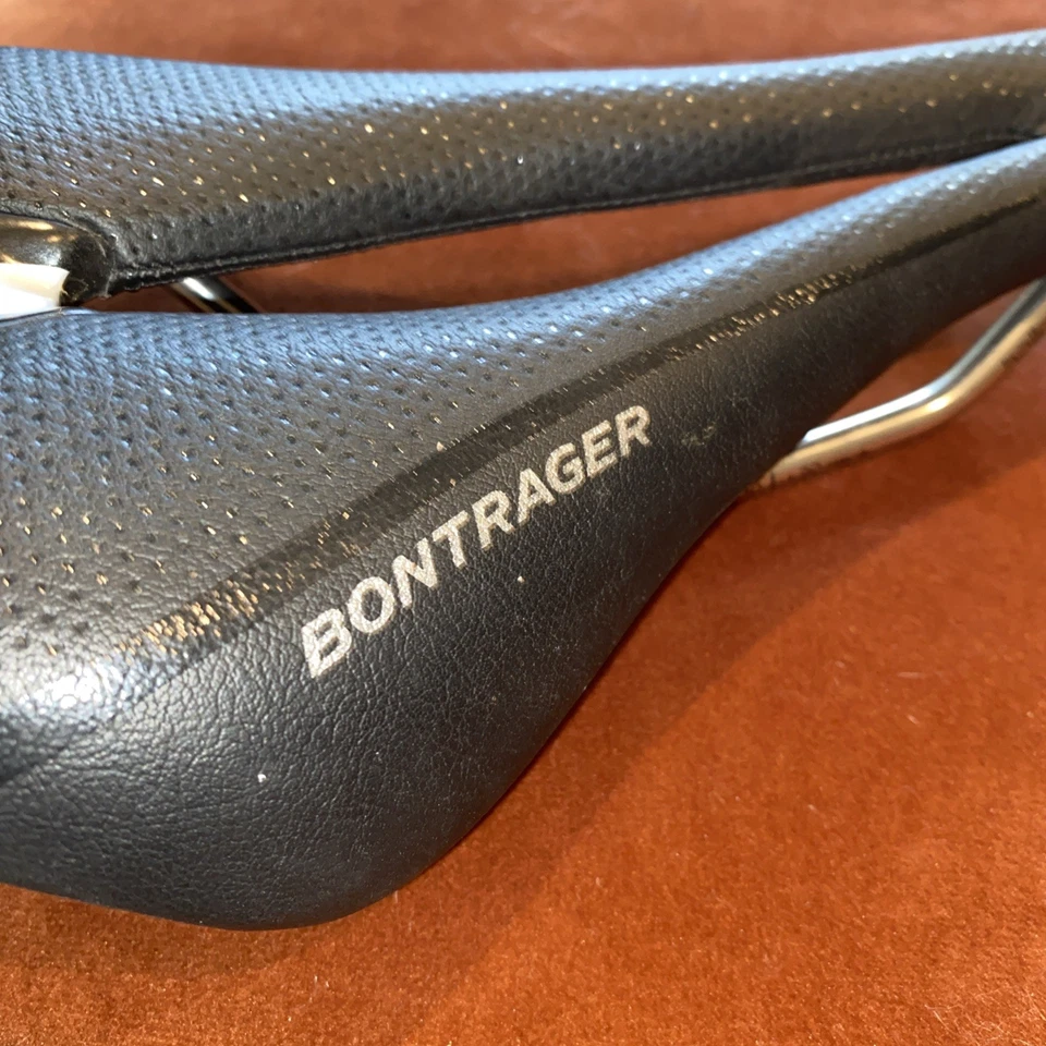 Sillín de bicicleta Bontrager AJNA Elite para mujer 144 mm 7 x 7 rieles Ti huecos 216 g negro Foto 2 de 4