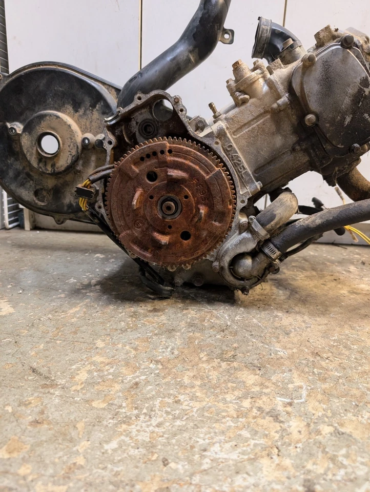 Polaris Magnum 1995 95 2x4 425 cc motor principal plateado montaje volante de inercia Foto 3 de 4